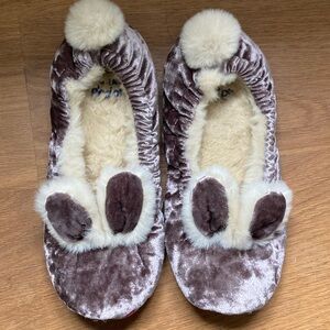 Mini Boden Plush Velvet Bunny Pom Pom Slippers in Mauve